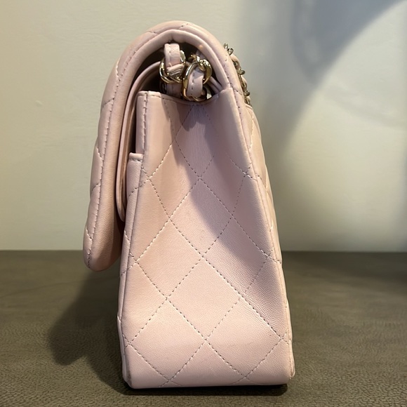CHANEL
Lambskin Quilted Jumbo Double Flap Light Pink - Picture 7 of 16